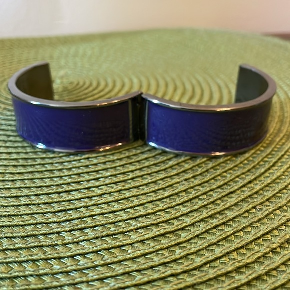 Purple and Silver Magnet Clasp Chunky Style Bracelet. Very Good Condition - Picture 6 of 8